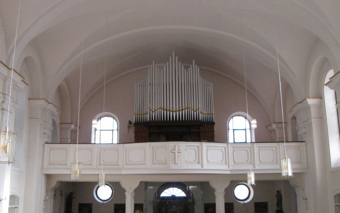 Empore mit Orgel